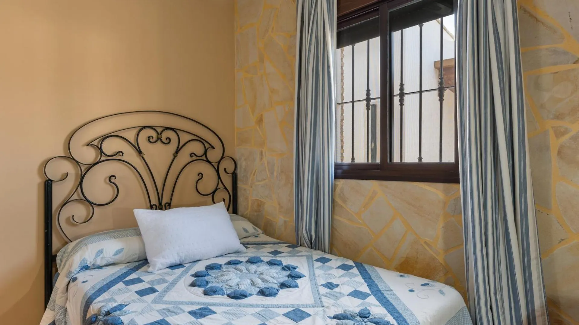 Echizzo Villa Chiclana de la Frontera 0*,