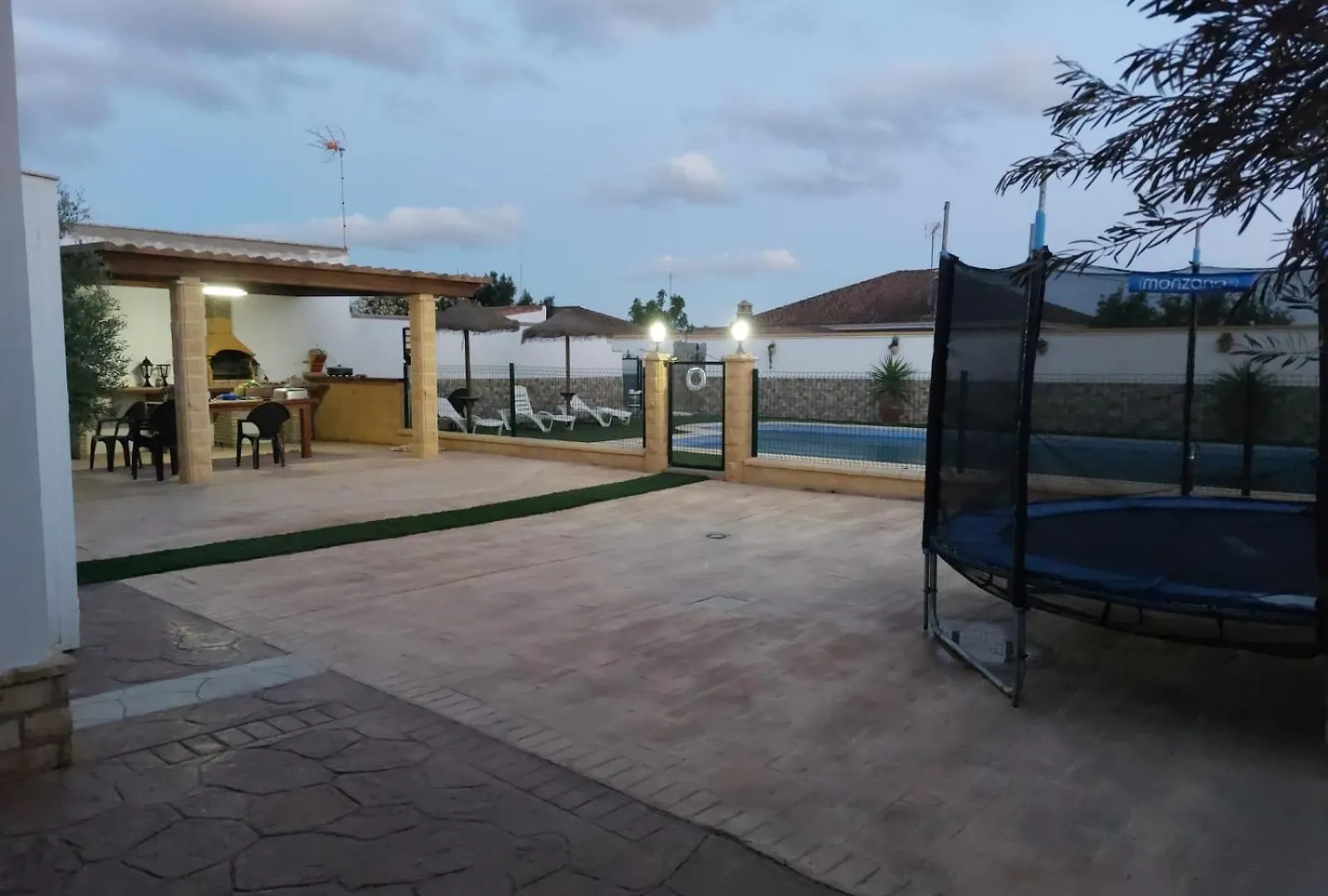 Echizzo Villa Chiclana de la Frontera 0*,  Spain